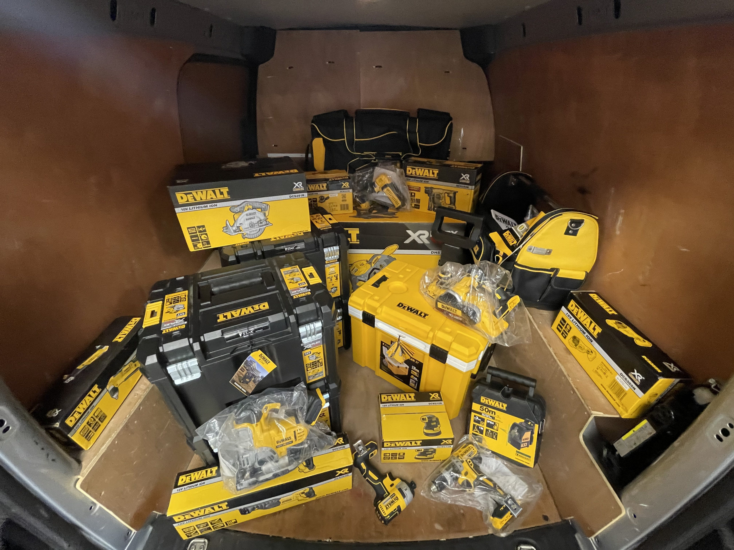2017 Volkswagen Caddy fully Loaded with Dewalt tools! | Lucky Day ...